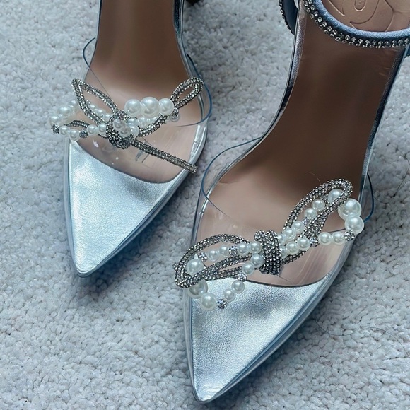 NEW Bow Heels - Picture 3 of 6